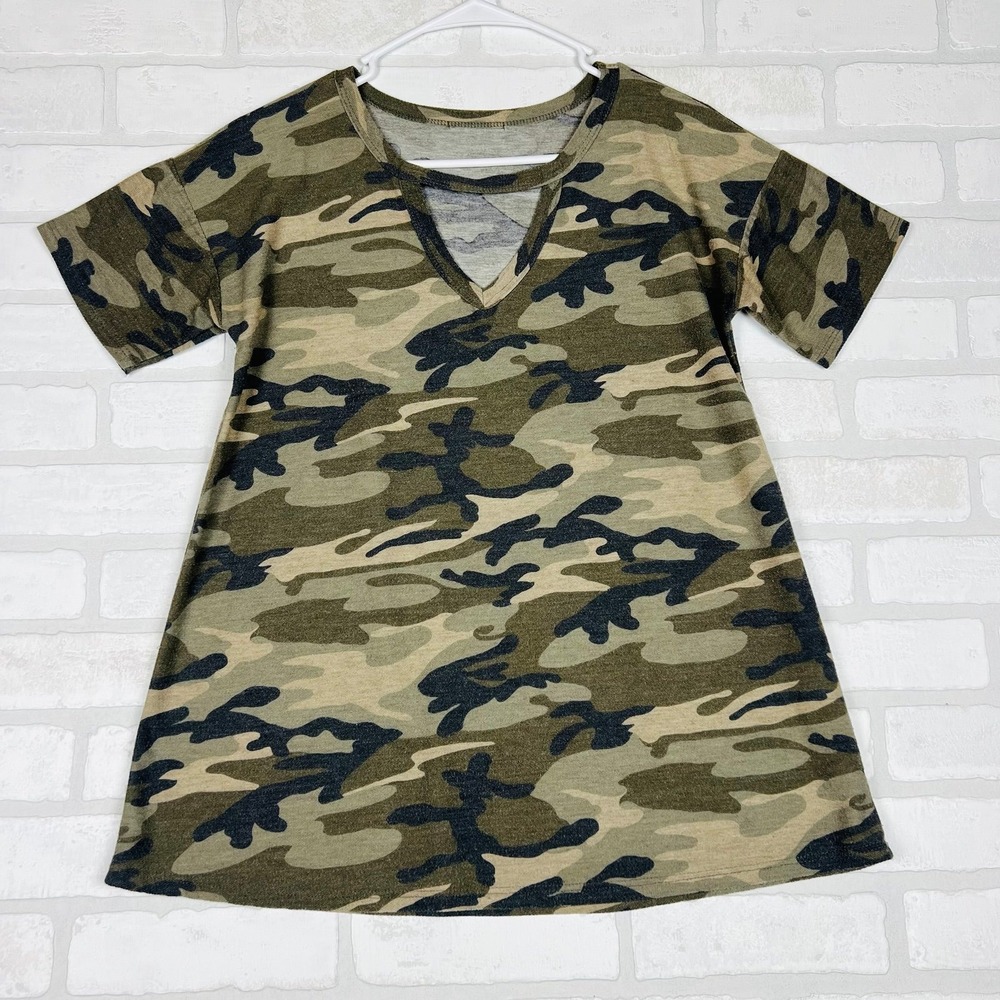 Camo Cutout V-Neck Short Sleeve Top Green Camouflage Small